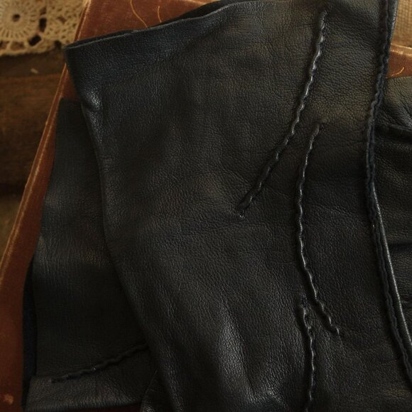 Vintage 1950s Gloves, Size 7 Navy Blue Leather Wrist Or Matinee Length Gloves - Picture 4 of 13